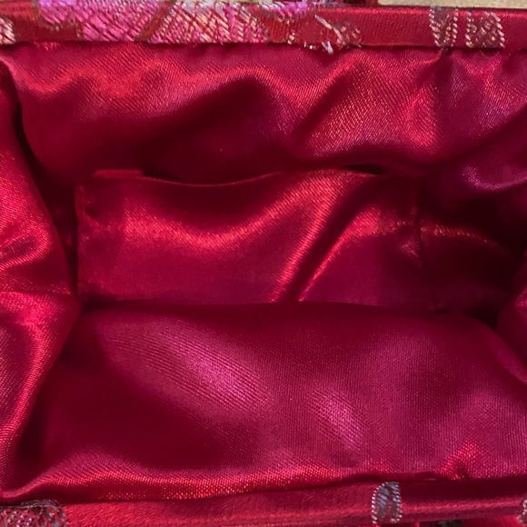 Asian floral pattern wristlet - Picture 5 of 6